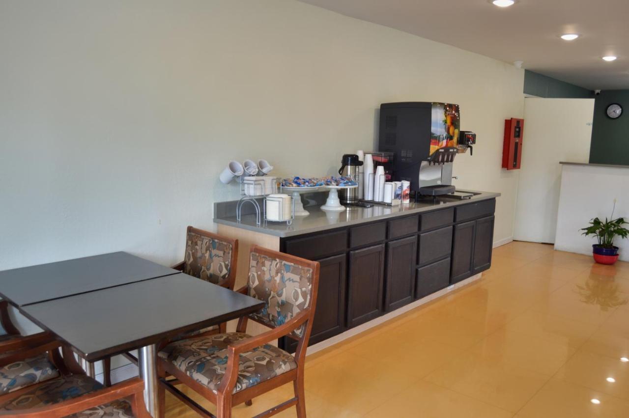Days Inn By Wyndham Hardeeville Near Hilton Head מראה חיצוני תמונה