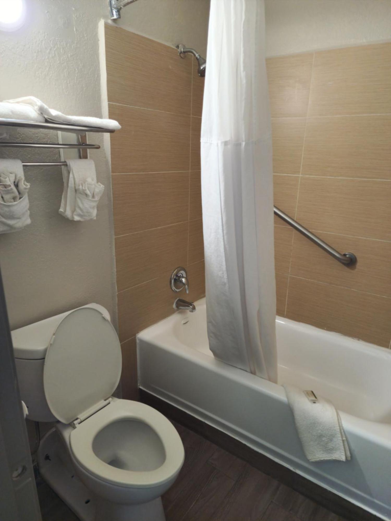 Days Inn By Wyndham Hardeeville Near Hilton Head מראה חיצוני תמונה